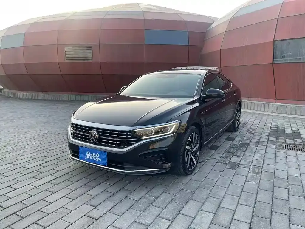 Volkswagen Passat — фото 1