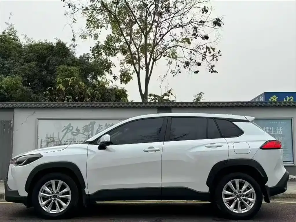 Toyota Corolla Cross — фото 9