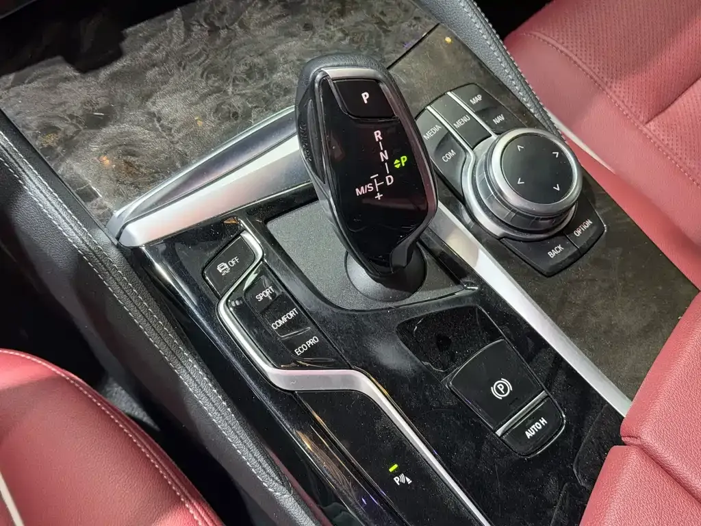 BMW 5 Series 2022 из CN, фото 9