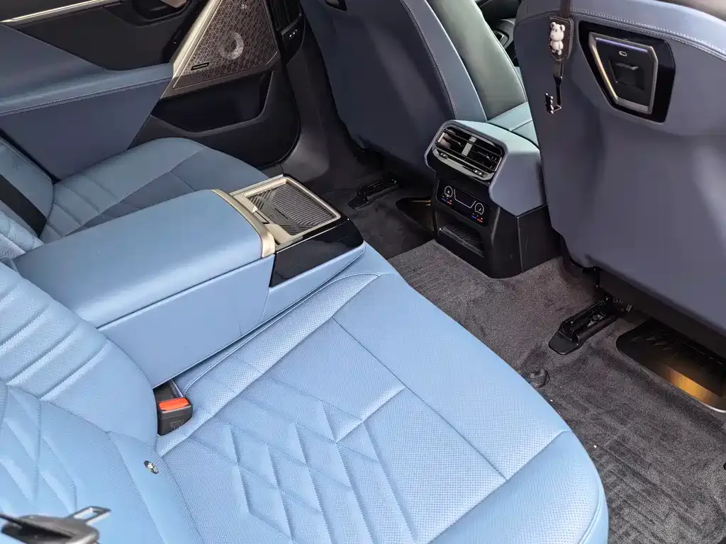 BMW 5 Series 2024 из CN, фото 2