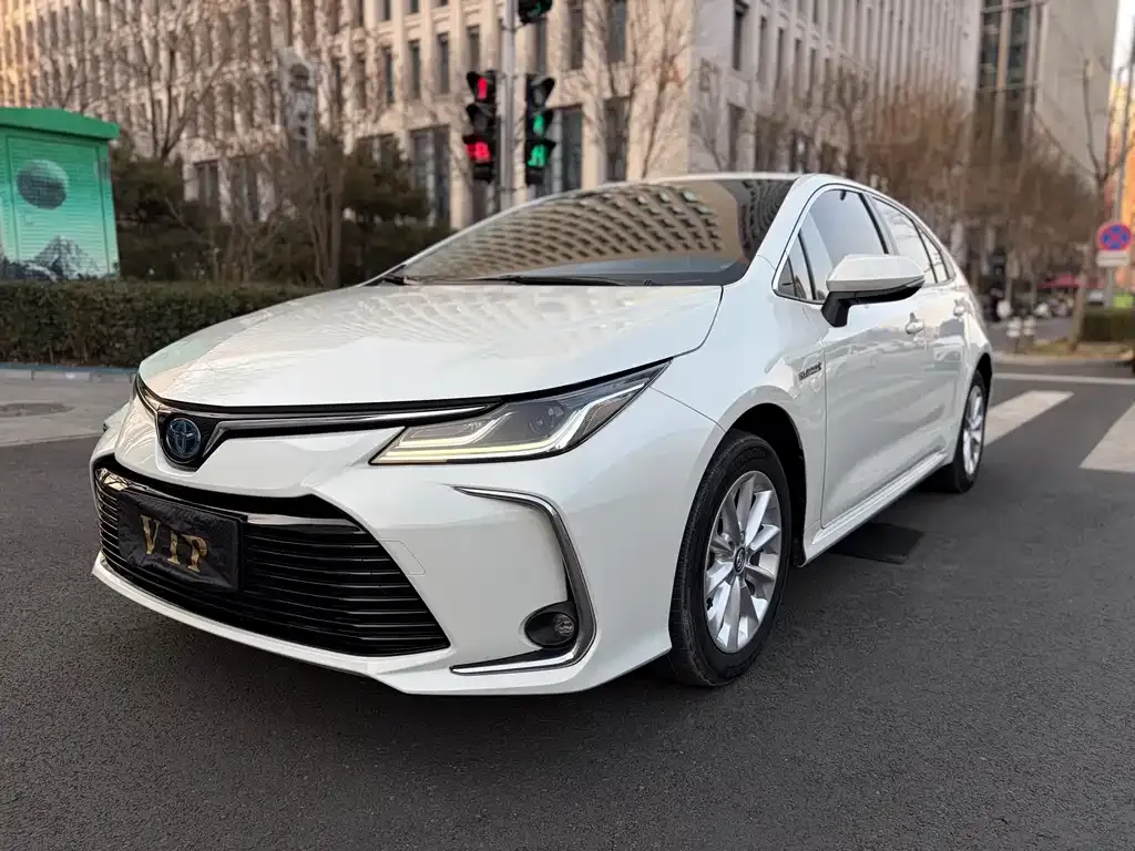 Toyota Corolla — фото 1