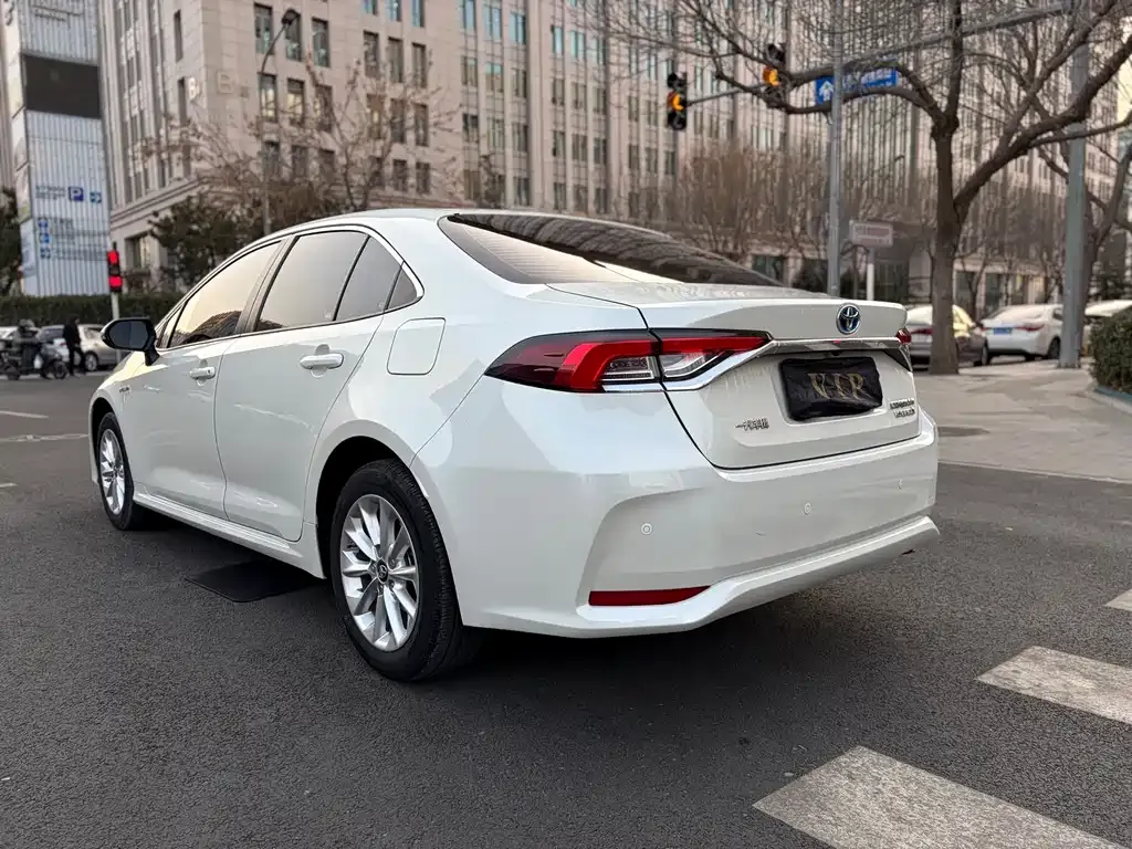 Toyota Corolla — фото 5