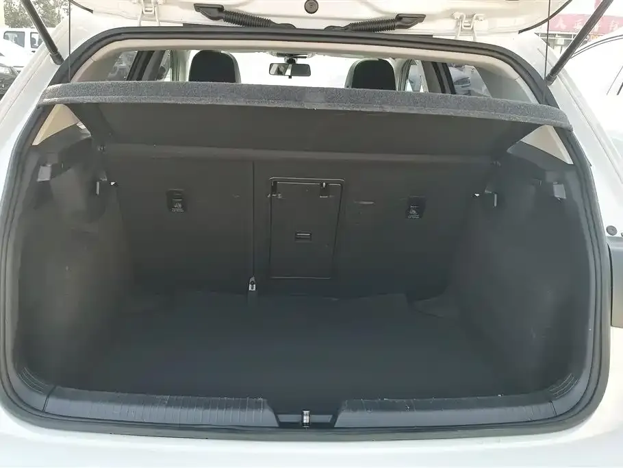 Volkswagen Golf 2023 из CN, фото 4
