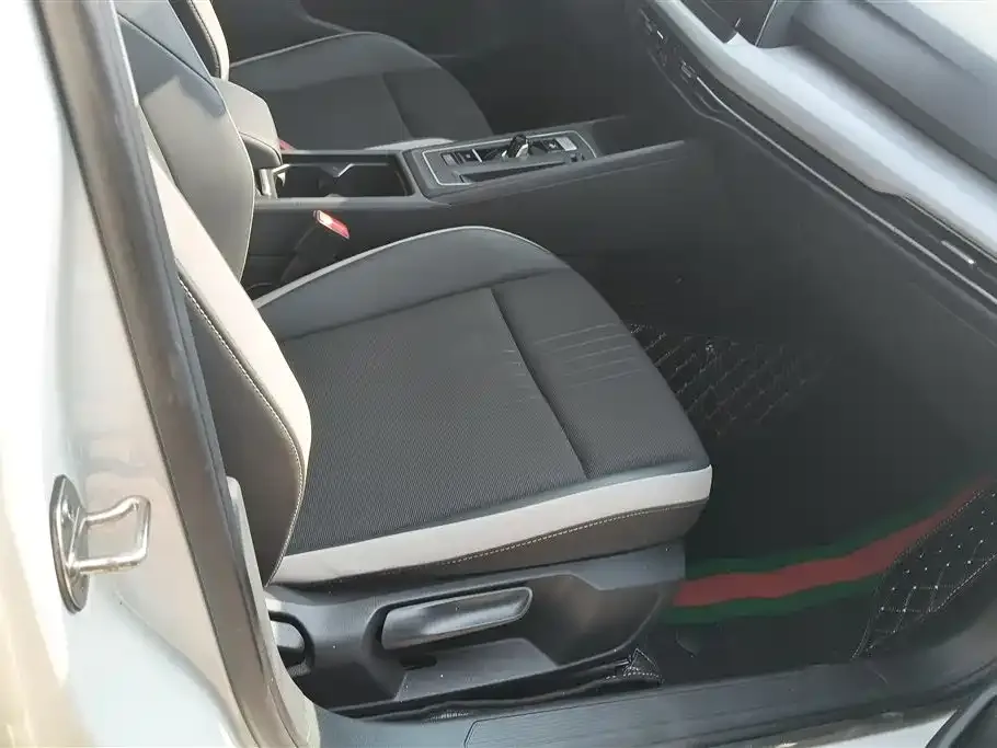Volkswagen Golf 2023 из CN, фото 7