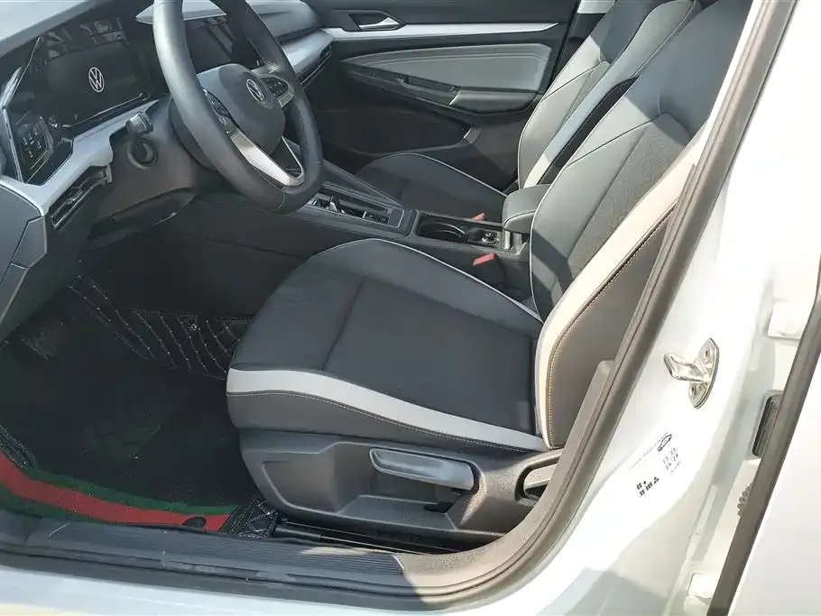 Volkswagen Golf 2023 из CN, фото 10