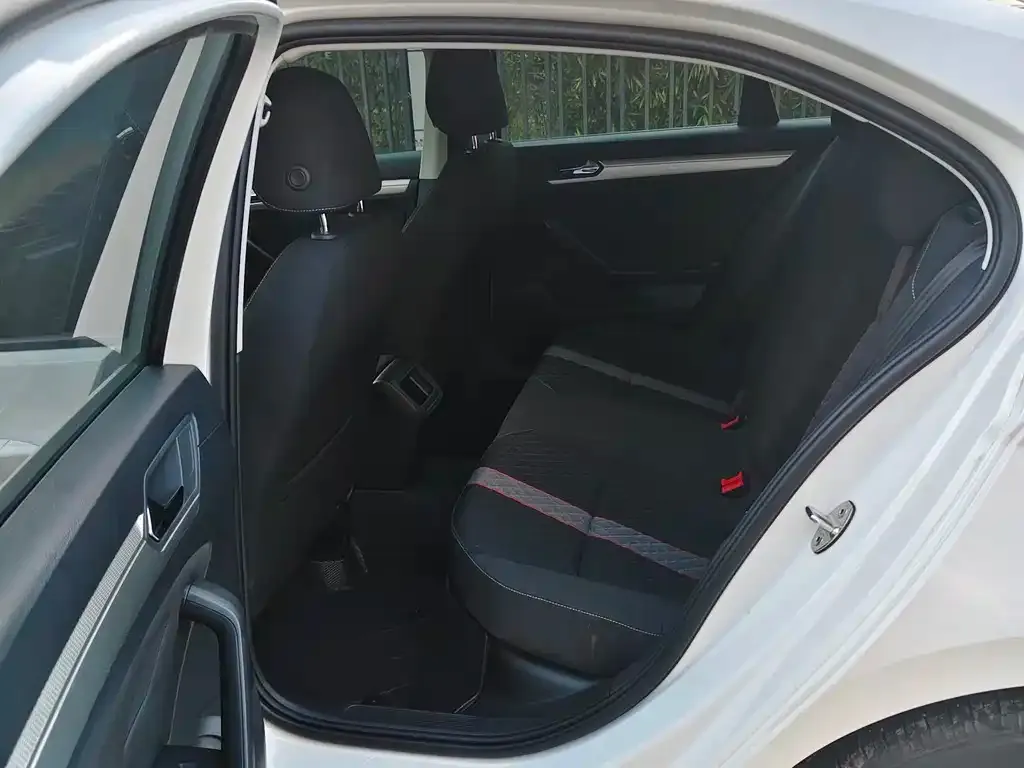 Volkswagen Lamando 2021 из CN, фото 2