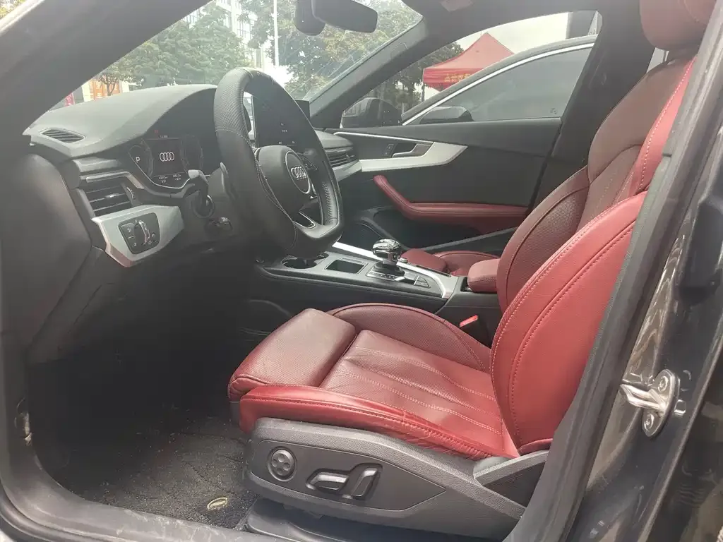 Audi A4L 2022 из CN, фото 8