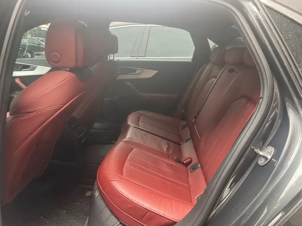 Audi A4L 2022 из CN, фото 3