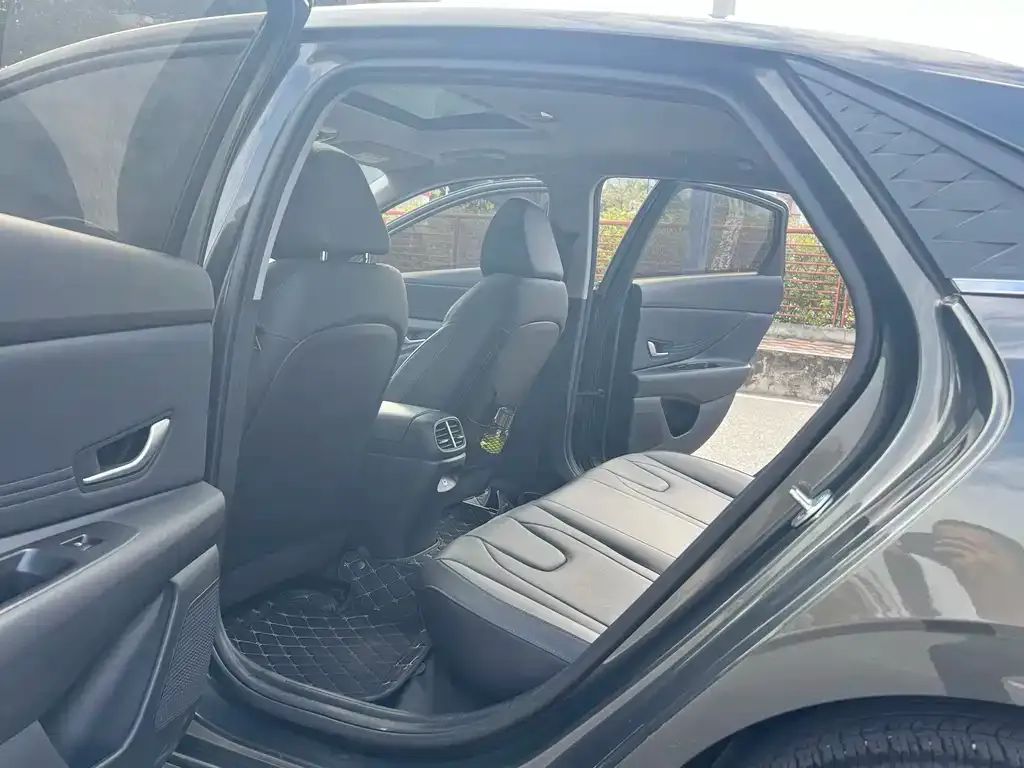 Hyundai Elantra 2024 из CN, фото 4