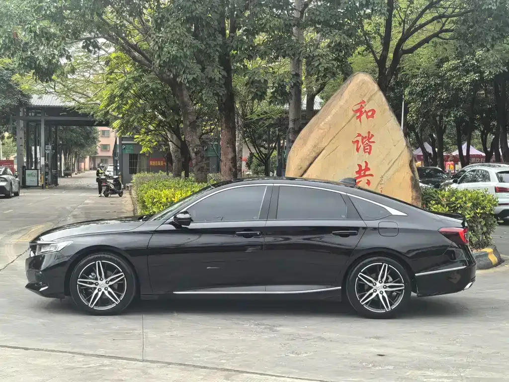 Honda Accord — фото 9