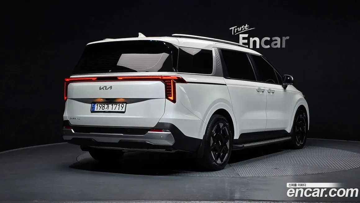 Kia Carnival — фото 10