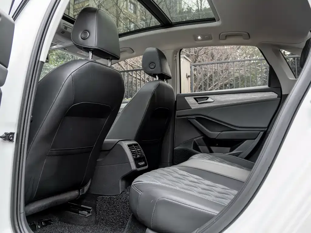 Volkswagen Magotan 2023 из CN, фото 7