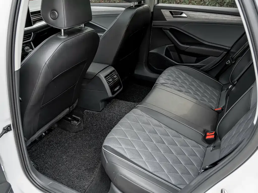 Volkswagen Magotan 2023 из CN, фото 2