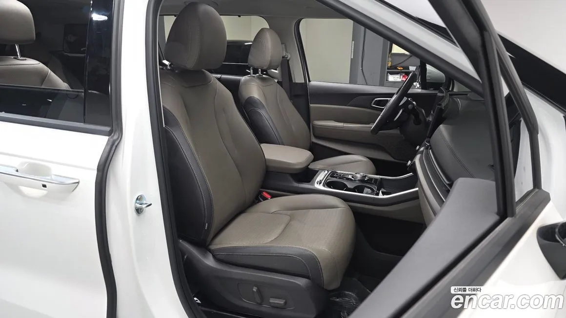 Kia Carnival — фото 10