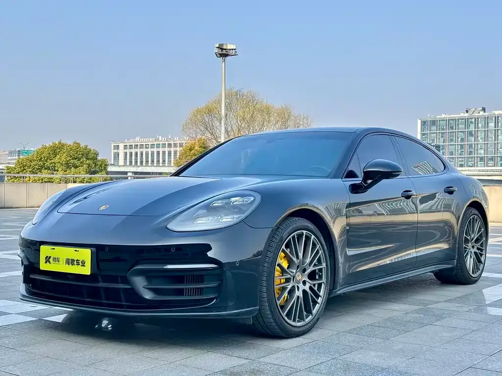 Porsche Panamera — фото 1