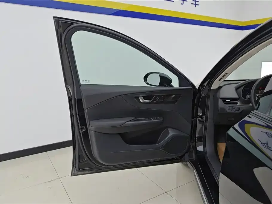 Hongqi E-QM5 — фото 2