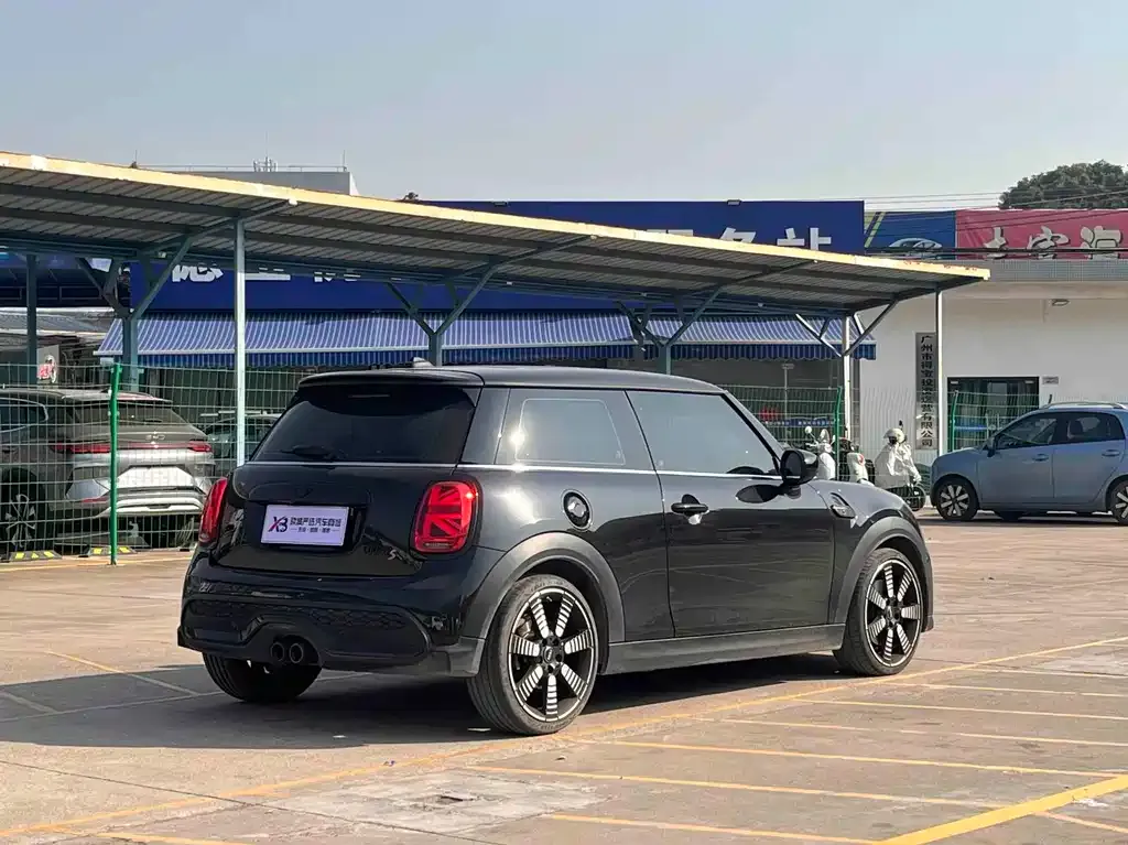 MINI Cooper (3-door) 2023 из CN, фото 2