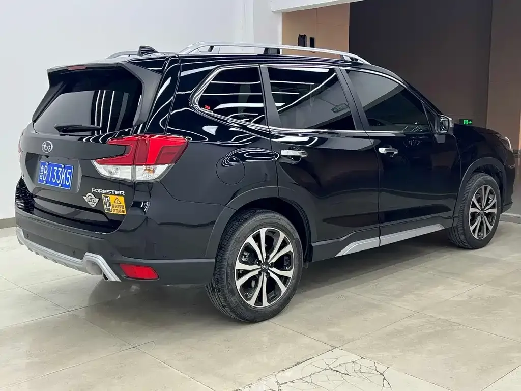 Subaru Forester — фото 10
