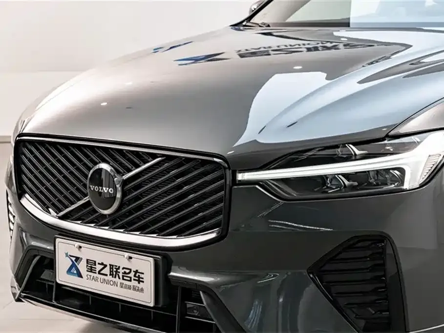 Volvo XC60 — фото 8