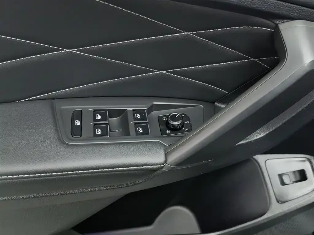 Volkswagen Tiguan L 2024 из CN, фото 4
