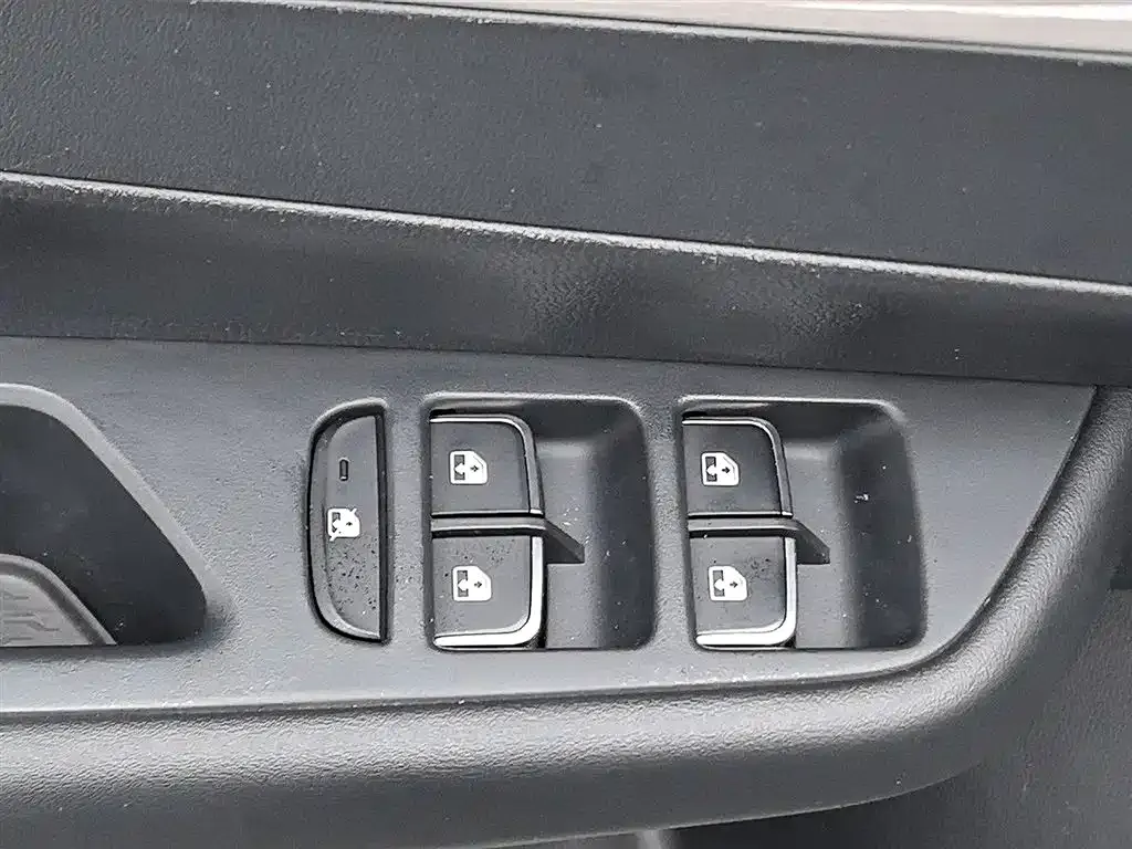 Hongqi E-QM5 — фото 10
