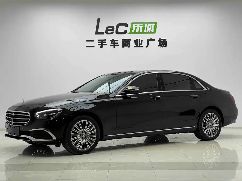 Mercedes-Benz E-Class — фото 1