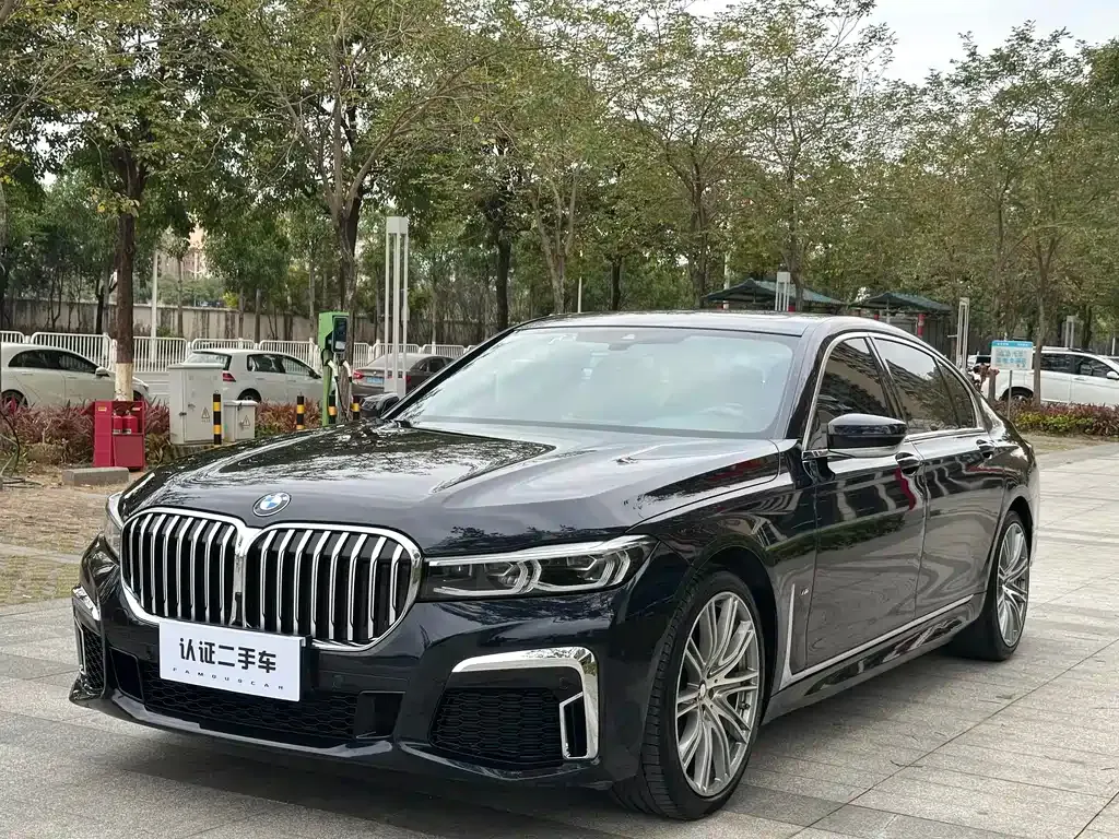 BMW 7 Series — фото 1