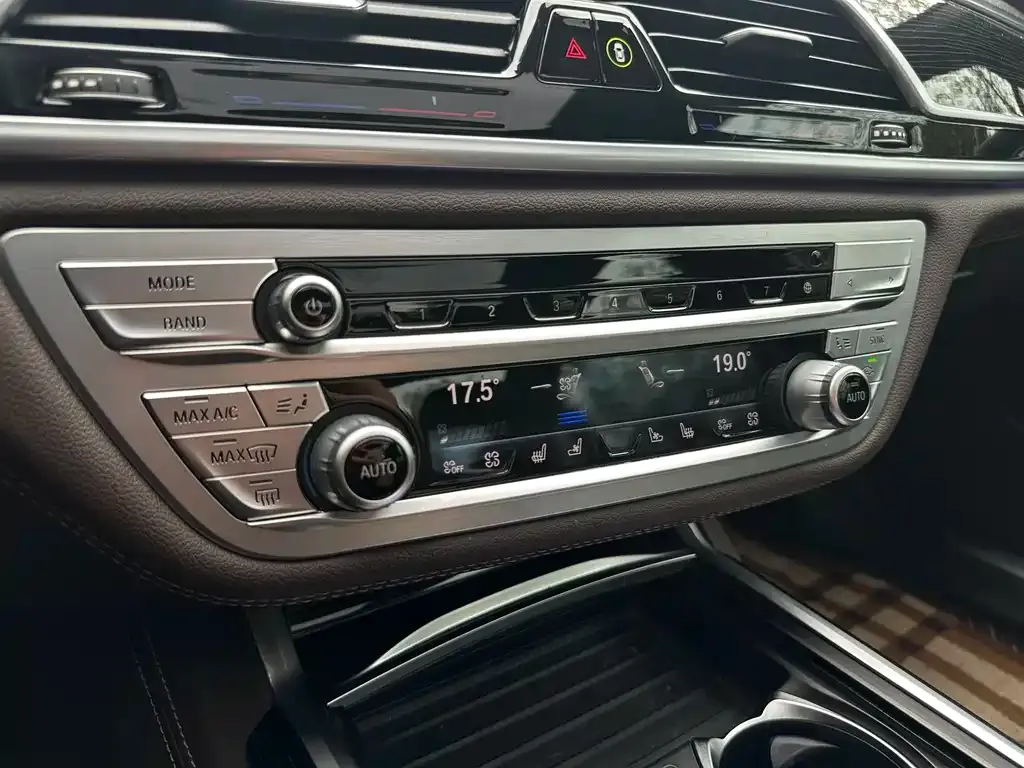 BMW 7 Series — фото 2