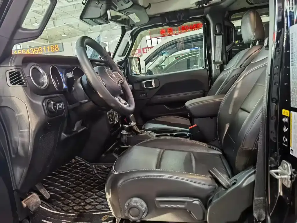 Jeep Wrangler 2023 из CN, фото 7