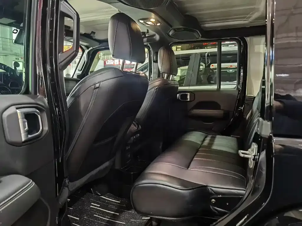 Jeep Wrangler 2023 из CN, фото 4