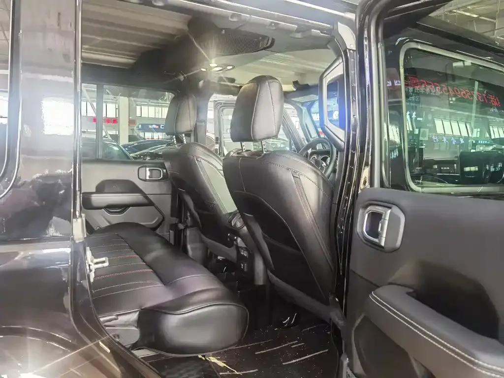 Jeep Wrangler 2023 из CN, фото 2
