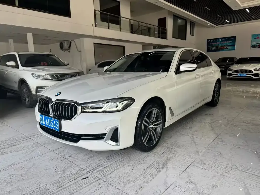 BMW 5 Series — фото 1