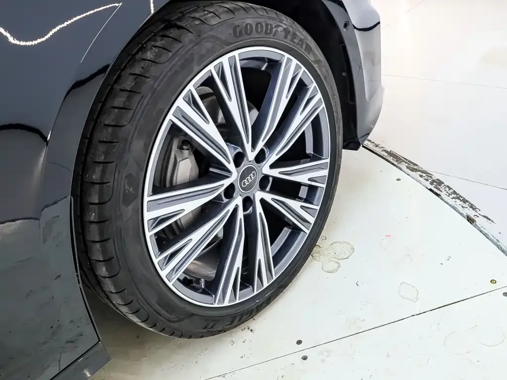 Audi A6L 2024 из CN, фото 10