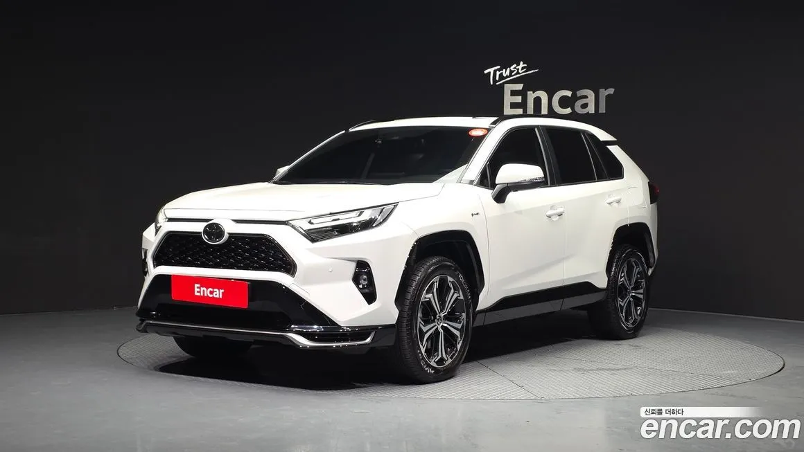 Toyota RAV4 — фото 1