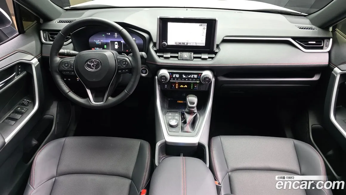 Toyota RAV4 — фото 8