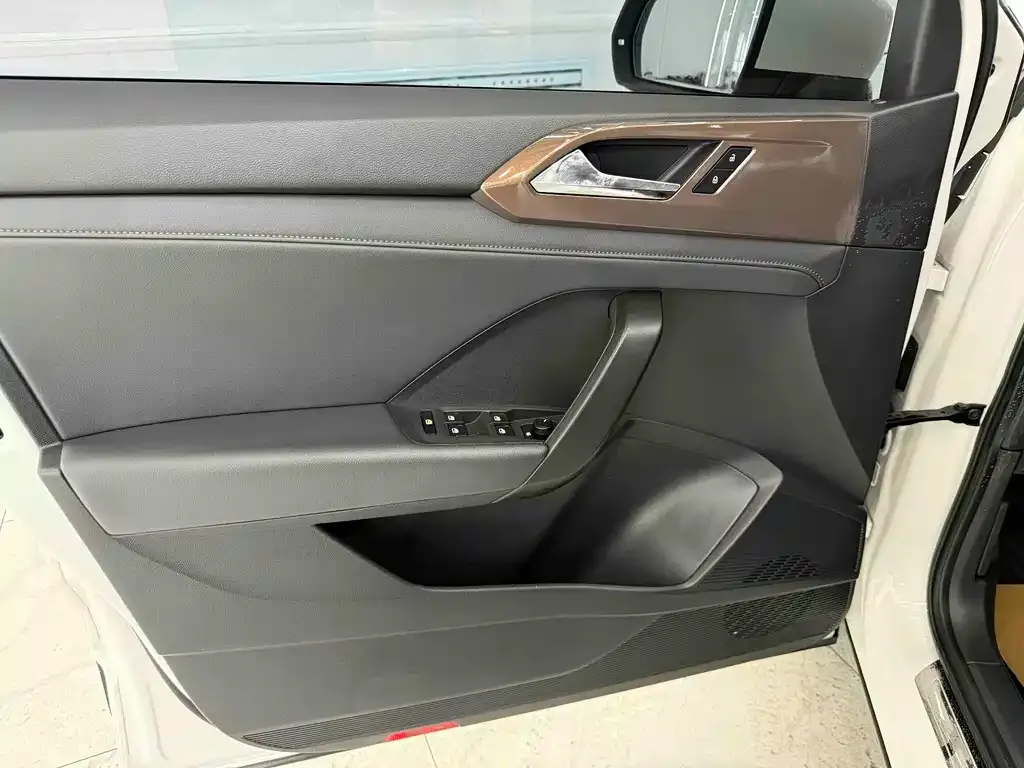 Volkswagen Tharu 2022 из CN, фото 4