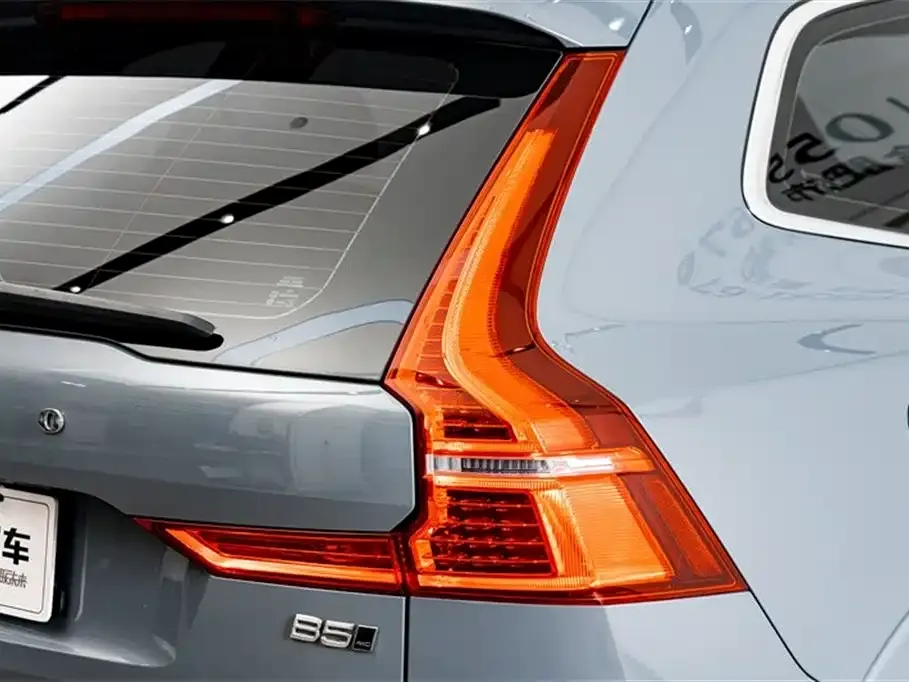 Volvo XC60 — фото 9