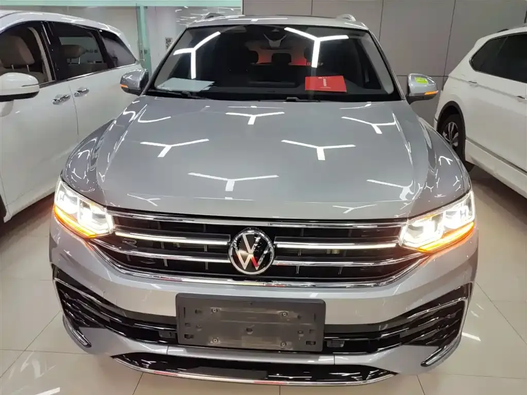 Volkswagen Tiguan L — фото 7