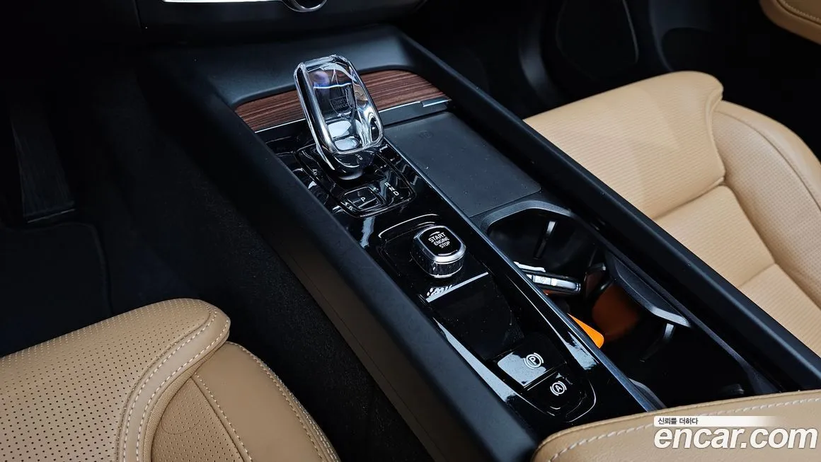 Volvo XC60 2023 из KR, фото 8