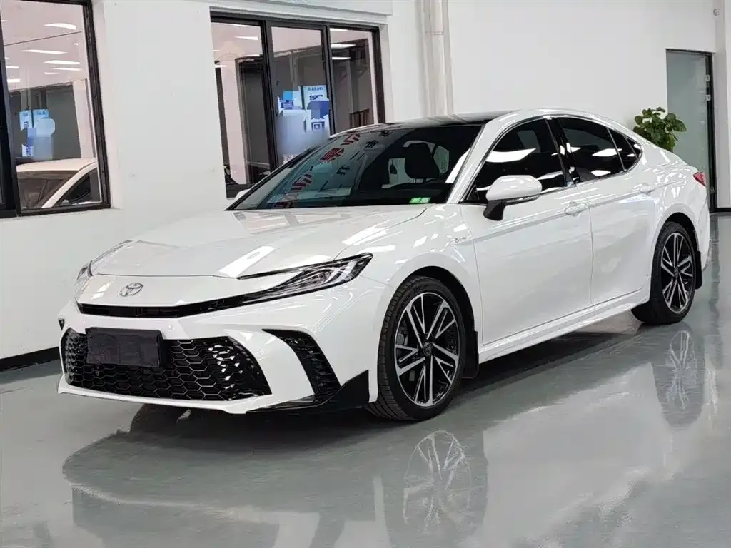Toyota Camry 2024 из CN, фото 1