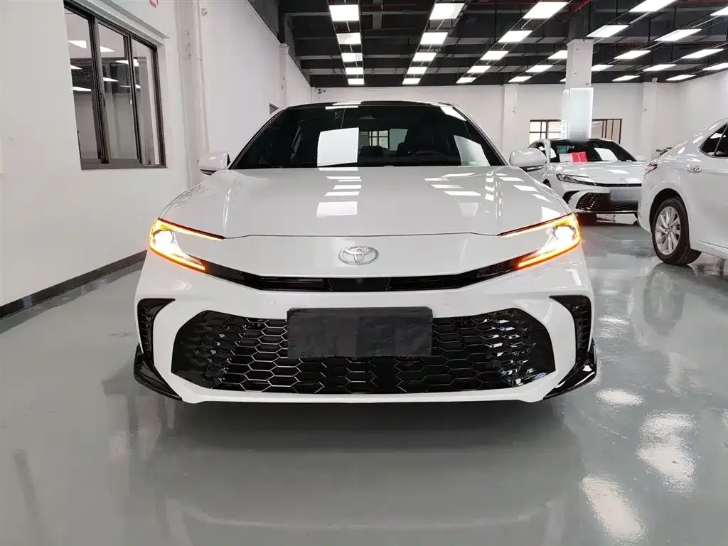 Toyota Camry 2024 из CN, фото 2