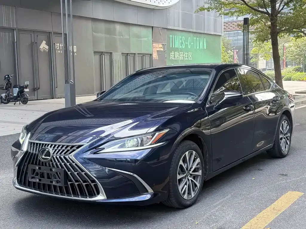 Lexus ES — фото 1
