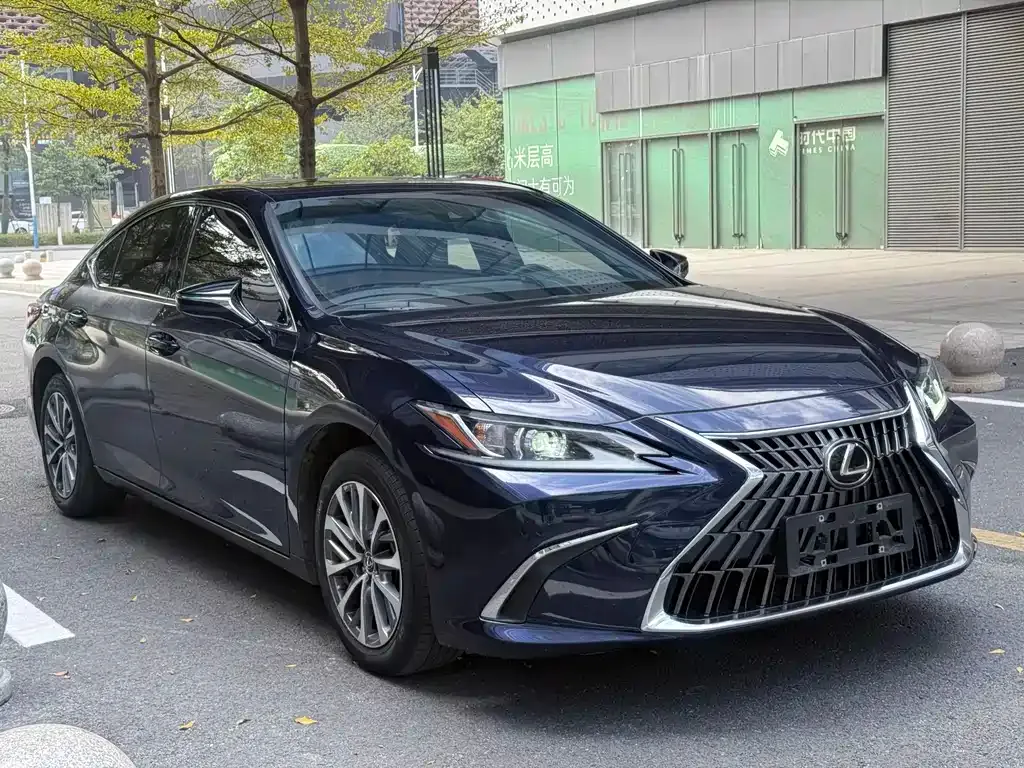 Lexus ES — фото 10