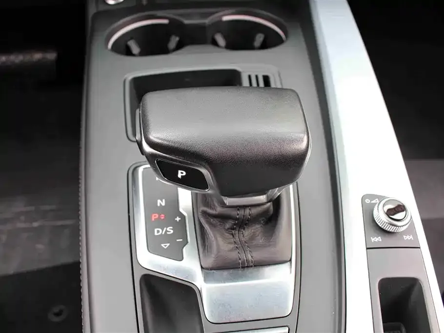 Audi A4L 2022 из CN, фото 3