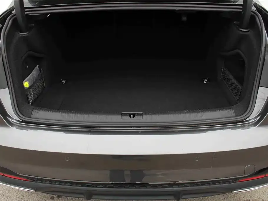 Audi A4L 2022 из CN, фото 9
