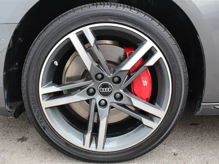 Audi A4L 2022 из CN, фото 10