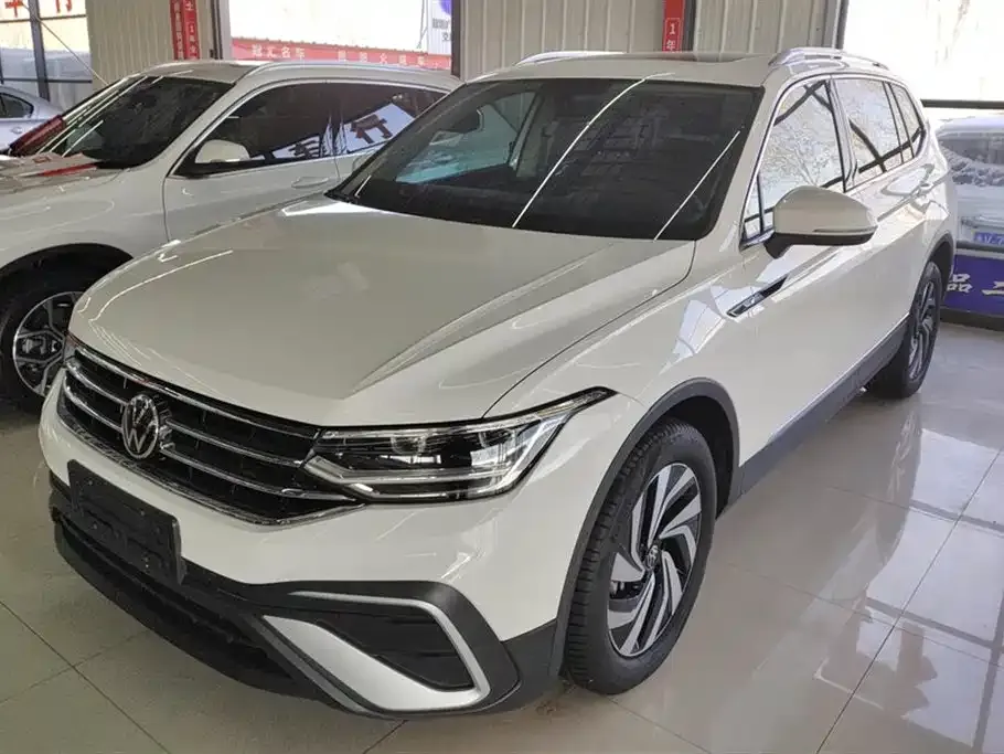 Volkswagen Tiguan L — фото 1