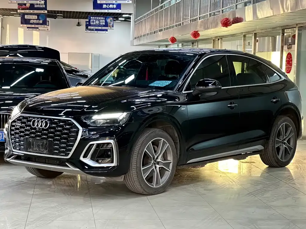 Audi Q5L Sportback — фото 1