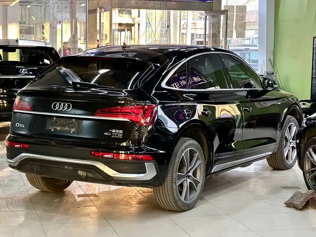 Audi Q5L Sportback — фото 7
