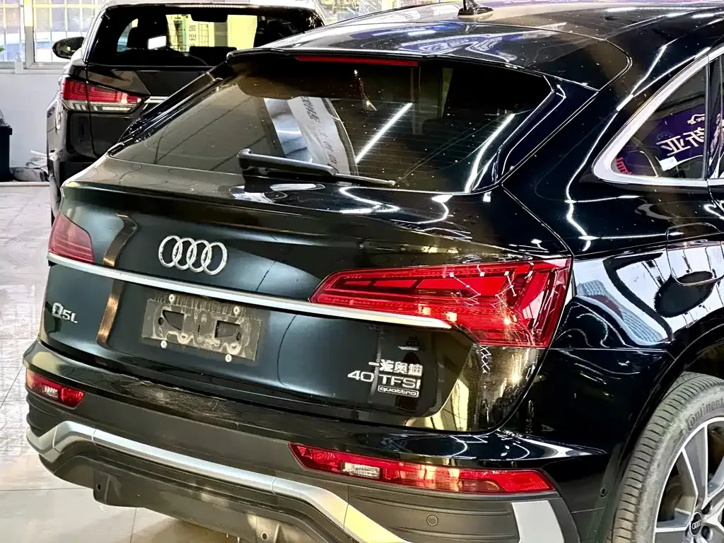 Audi Q5L Sportback — фото 5